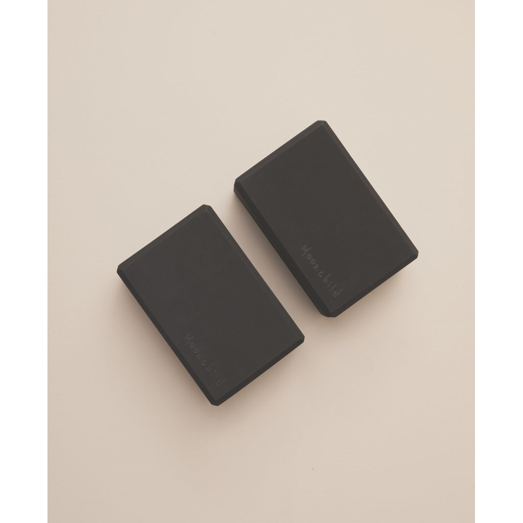 Moonchild reciklirani yoga blok u crnoj i sand boji