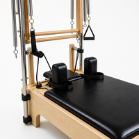 Bodylumina Premium Gold pilates tower reformer s drvenim okvirom, crnom kliznom platformom, metalnim tornjem, oprugama, trakama i podesivim footbar osloncem, profesionalna pilates sprava za tower reformer trening, jačanje core mišića, istezanje, stabilnost, rehabilitaciju i oblikovanje tijela kod kuće ili u studiju.