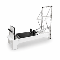 Bodylumina Platinum crni pilates tower reformer s bež kliznom platformom, metalnim tornjem, oprugama, podesivim trakama i footbar osloncem, profesionalna pilates sprava za tower reformer trening, jačanje core mišića, istezanje, stabilnost, rehabilitaciju i oblikovanje tijela kod kuće ili u studiju.