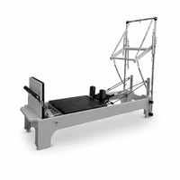 Bodylumina Platinum crni pilates tower reformer s bež kliznom platformom, metalnim tornjem, oprugama, podesivim trakama i footbar osloncem, profesionalna pilates sprava za tower reformer trening, jačanje core mišića, istezanje, stabilnost, rehabilitaciju i oblikovanje tijela kod kuće ili u studiju.