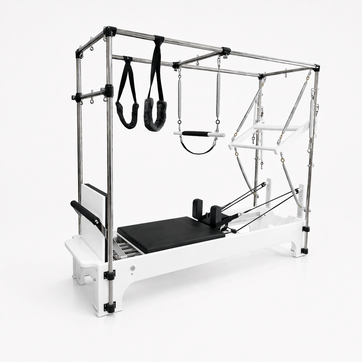 Bodylumina Premium Platinum pilates Cadillac reformer s bijelom konstrukcijom, crnom kliznom platformom, metalnim tornjem, oprugama, trakama i visećim dodacima, profesionalna pilates sprava za kompletan reformer i Cadillac trening, istezanje, jačanje core mišića, stabilnost, rehabilitaciju i oblikovanje tijela kod kuće ili u studiju.