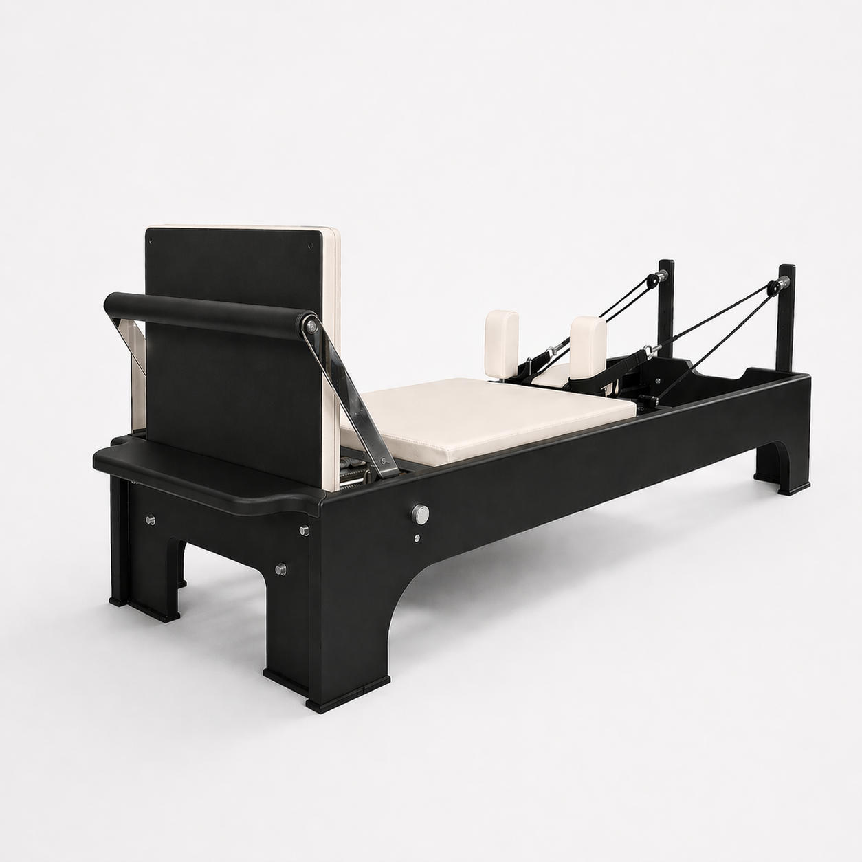 Bodylumina Premium Platinum crni pilates reformer s bež kliznom platformom, naslonima za ramena, podesivim trakama i footbar osloncem, profesionalna pilates sprava za reformer trening, jačanje core mišića, istezanje, stabilnost i oblikovanje tijela kod kuće ili u studiju.