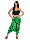 Afgan hlače nošene u opuštenom yoga i boho stilu