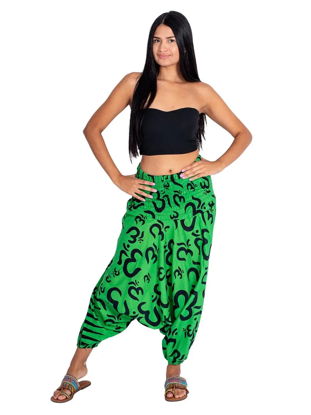 Afgan hlače nošene u opuštenom yoga i boho stilu