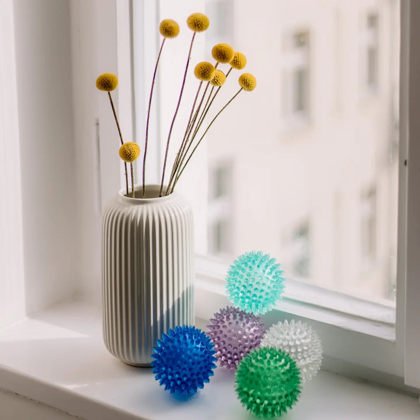 Šarene masažne loptice različitih veličina za samomasažu